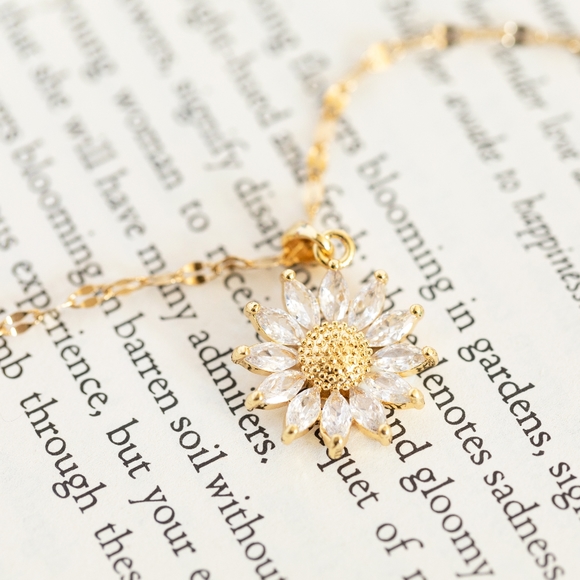 Sunflower Necklace - Only 1 left! - Picture 3 of 9